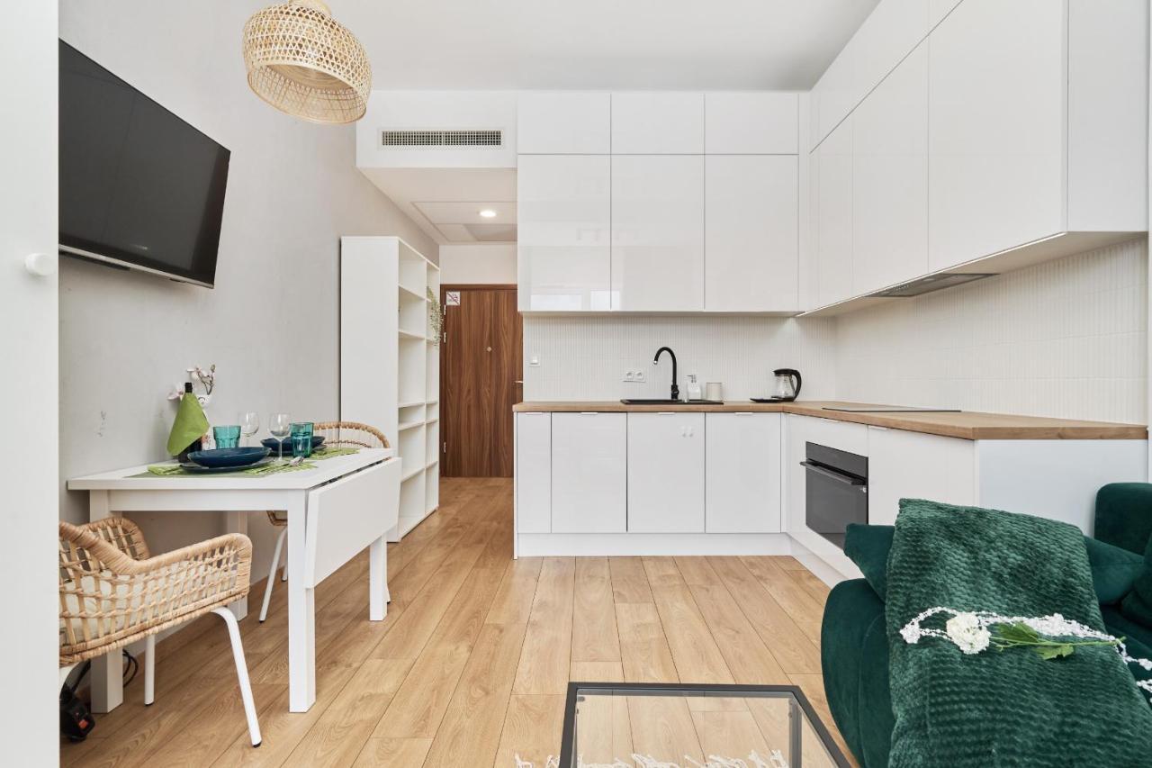 Apartment By The Oder River Wroclaw By Noclegi Renters Bagian luar foto