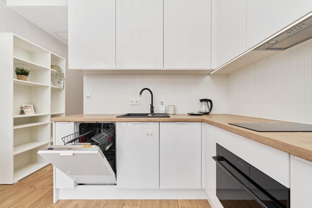 Apartment By The Oder River Wroclaw By Noclegi Renters Bagian luar foto